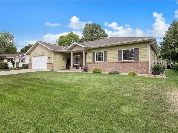 821 1st St N, Cold Spring, MN 56320