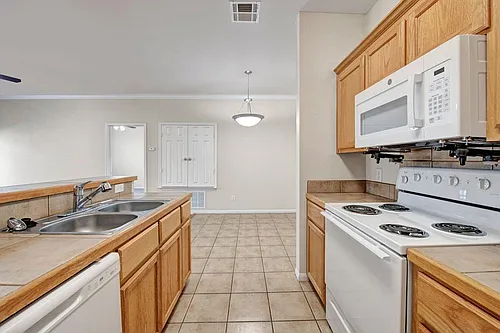 Riviera Apartments Photo 1
