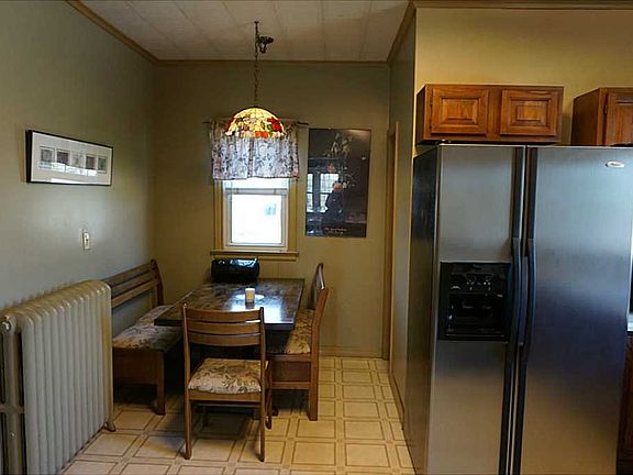 Eat-in Kitchen