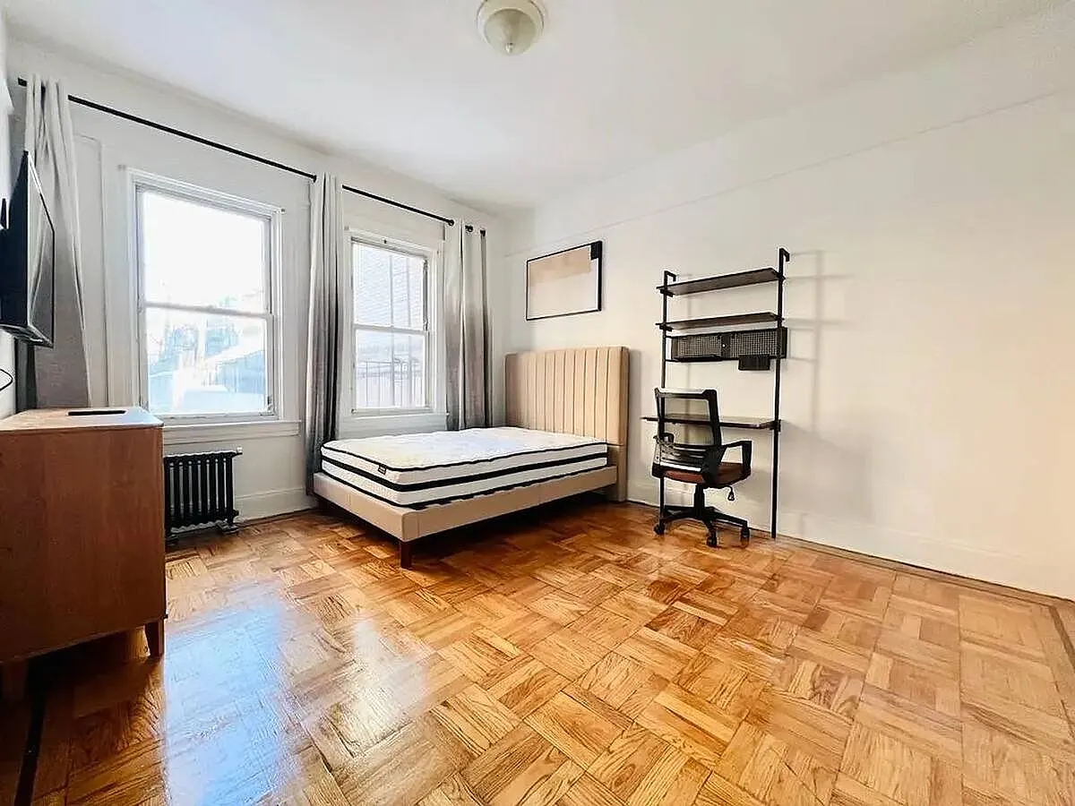 3 bed, 4.0 bath, 90 sqft, $1,390 — Photo 4