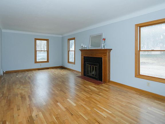 915 Lakeway-203