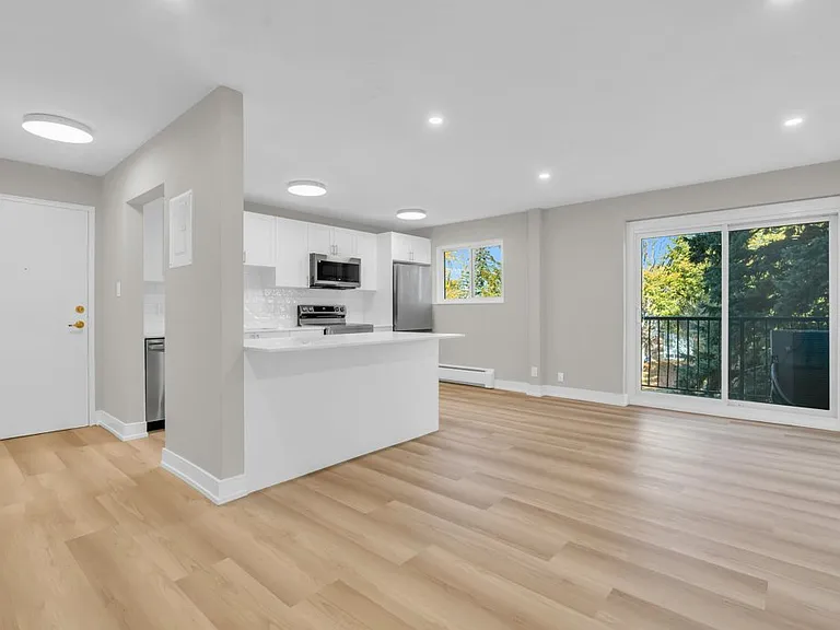 163 Macgregor Cres — Photo 3
