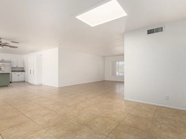 2324 E Palmcroft Dr — Photo 6