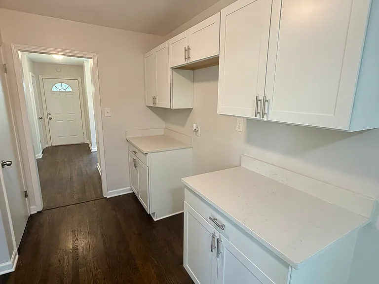 107 Stanley Ter — Photo 16