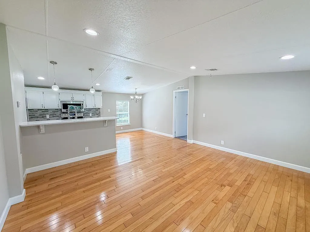 13708 Palm Dr — Photo 4