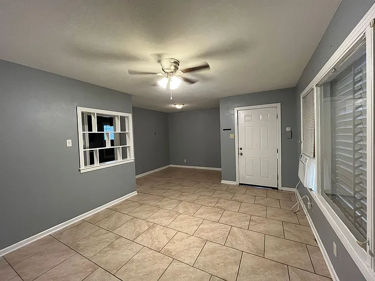 4213 Lowman St — Photo 3