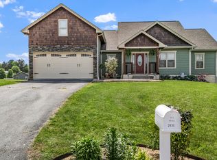 2830 Dalton Dr, Sevierville, TN 37876