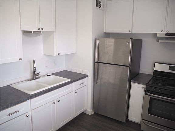 5th image of 1200 E 52nd St APT 204A
