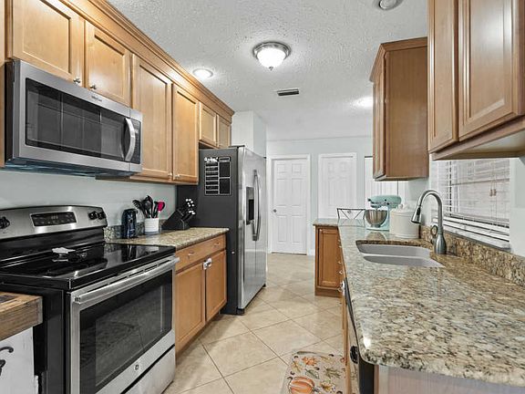 4th image of 1641 SE Goucho Ave