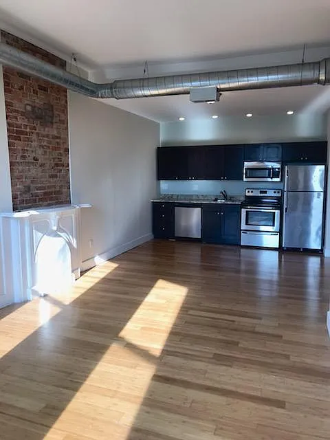 2 bed, 975 sqft, $1,599 — Photo 3