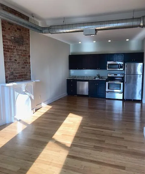 2733 Woodburn Ave #303 — Photo 3