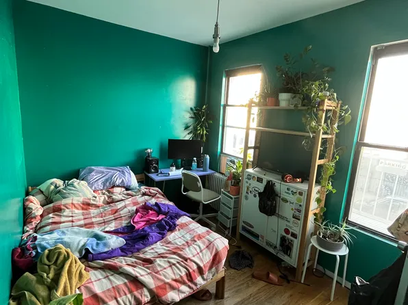 290 Devoe Street image 1 of 6