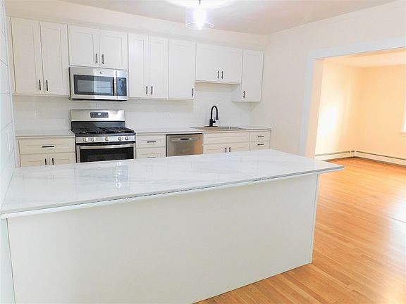 3rd image of 30 Jenkins St