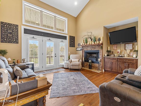3rd image of 1958 River Mist Cir