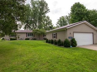 5211 Ostlund Dr, Hope, MI 48628