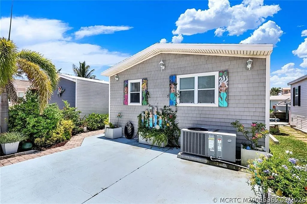 10851 S Ocean Dr — Photo 1