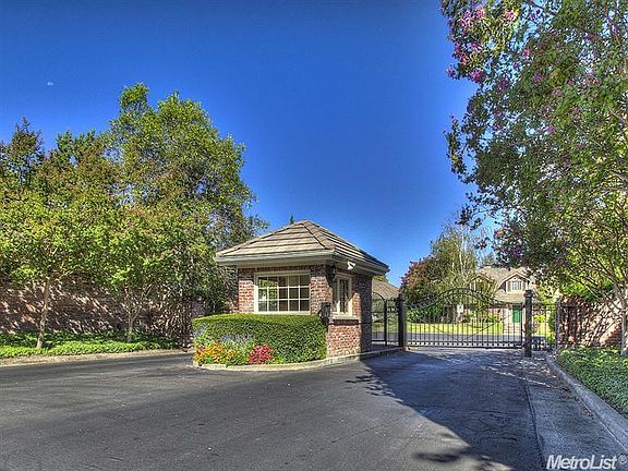 2nd image of 1072 Wilhaggin Park Ln