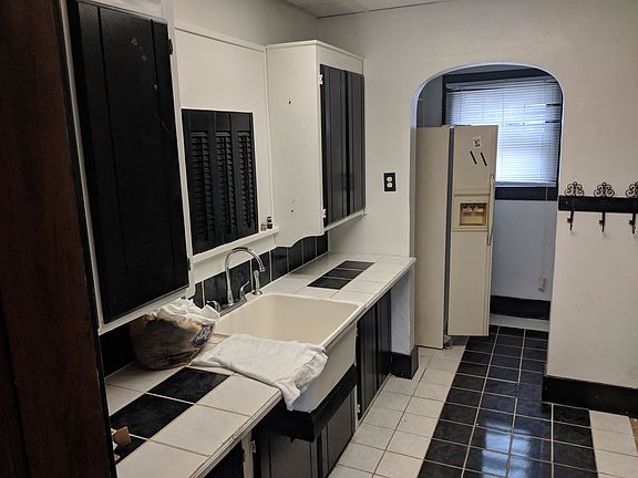 5th image of 508 W Lusher Ave