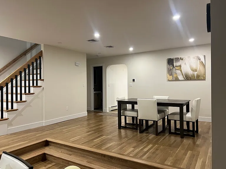 289 Knox Ave #1 — Photo 7