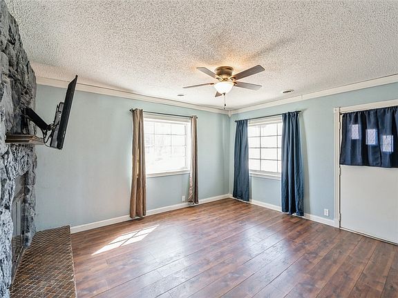 4th image of 613 15th Ave E