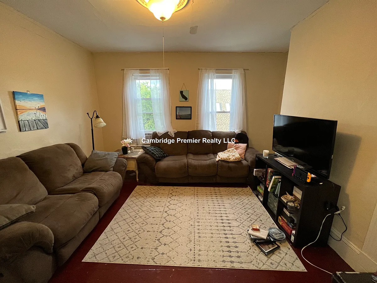 Building Photo - 21 Thorndike St #1