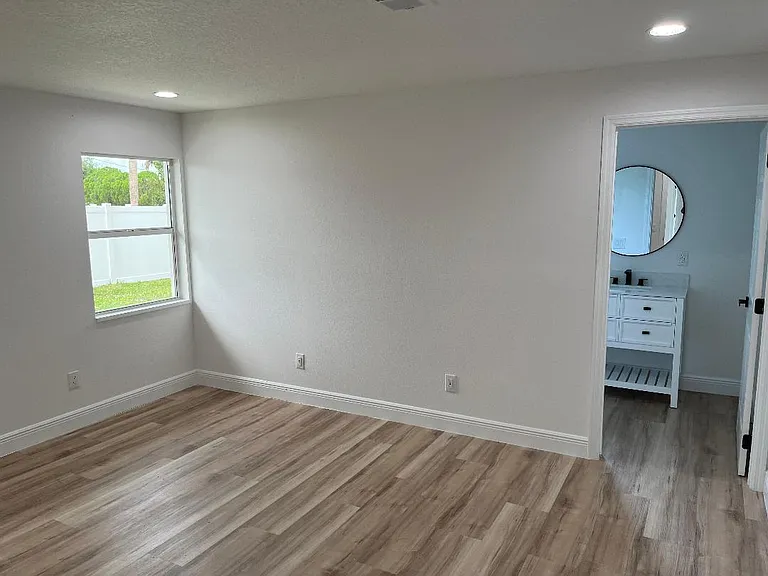 1385 S Harbor Dr — Photo 13