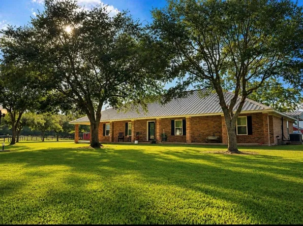40062 Highway 105, Saratoga, TX 77585