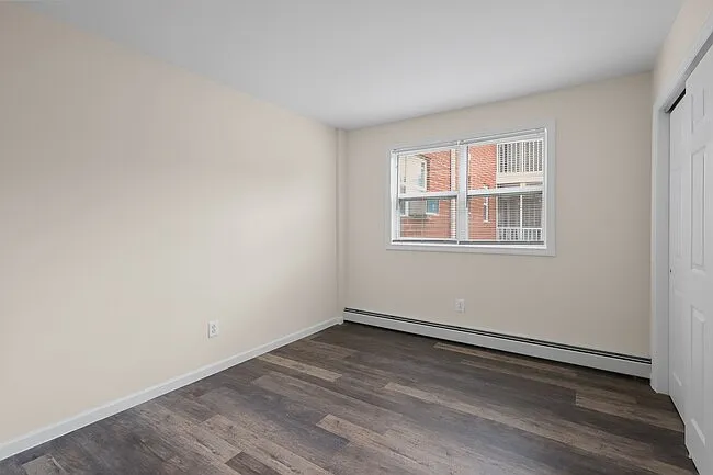 Yorkshire Apartments — Photo 3