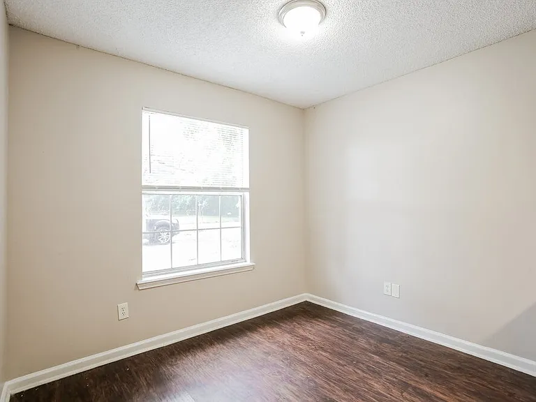 1529 Spearing St — Photo 11