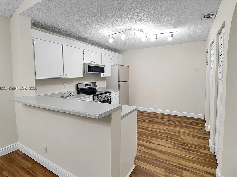 10111 W Sunrise Blvd #303 — Photo 9