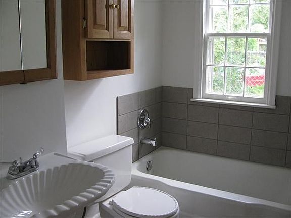 5th image of 5521 N 33rd Ave