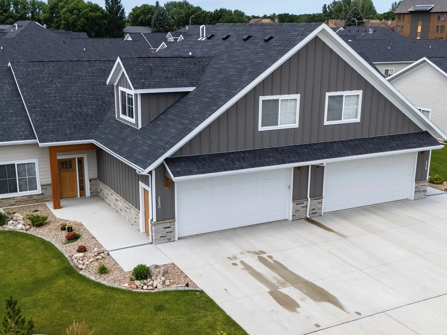 The Earl Twin Homes — Photo 2