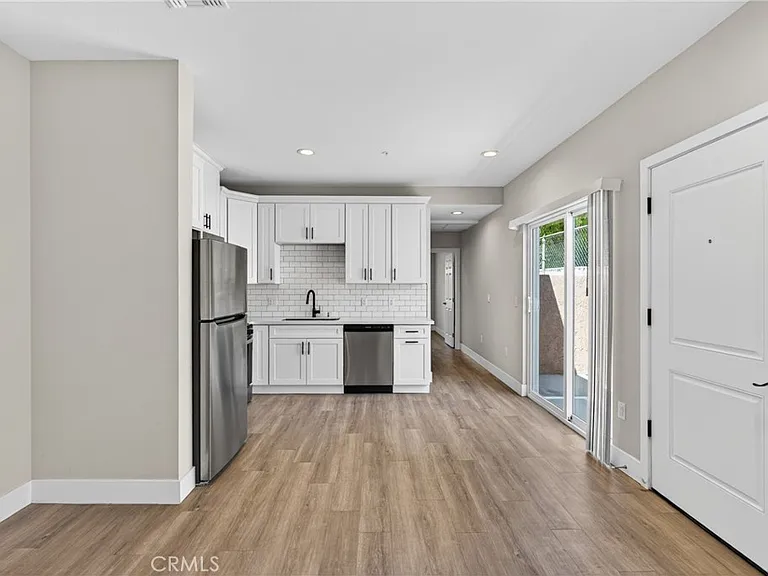 8414 Burnet Ave — Photo 7