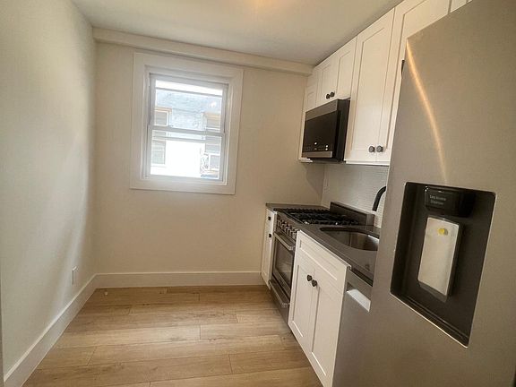 5th image of 526 E Broadway APT 2