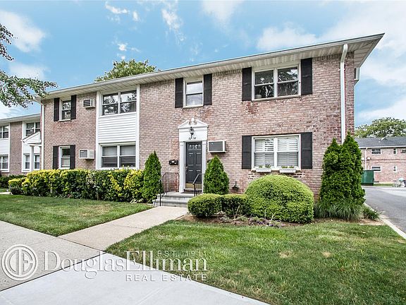 3rd image of 8258 Langdale St