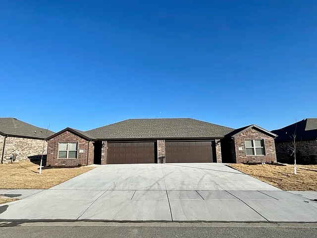 442 Rineel Ave — Photo 1