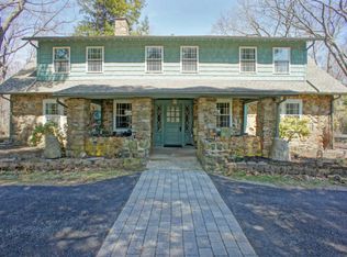 400 Manor Dr, Pocono Manor, PA 18349