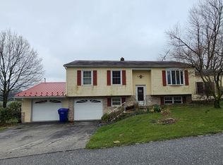 213 Three Hill Rd, Spring Grove, PA 17362