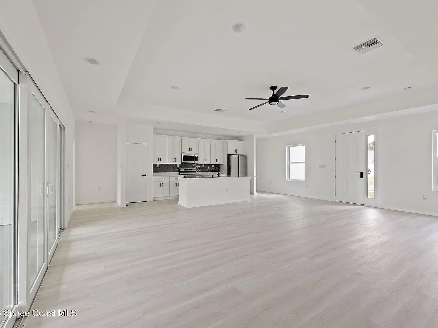 4 bed, 3.0 bath, 2155 sqft, $2,650 — Photo 3