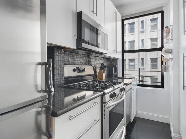 599 West End Avenue image 3 of 7