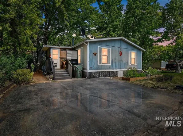 951 W Avalon St Trailer 9, Kuna, ID 83634