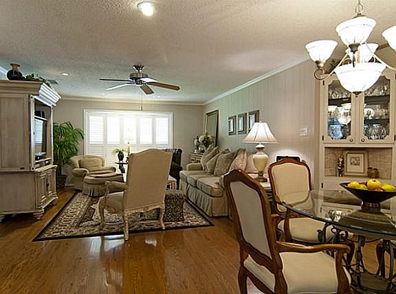 5th image of 148 Bedford Ct W