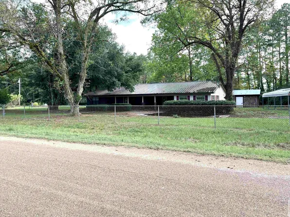 321 Columbia Road 17, Stamps, AR 71860