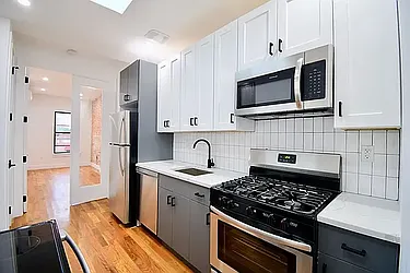 588 Quincy Street, #5