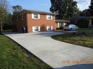 6717 Oak Valley Dr, Louisville, KY 40214