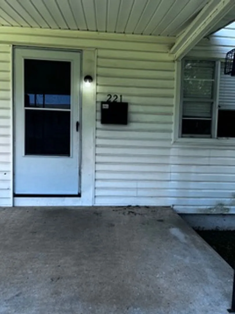 2 bed, 1.0 bath, 950 sqft, $1,250 — Photo 2