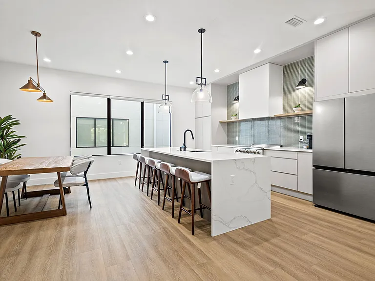210 W Columbus Dr #3 — Photo 21