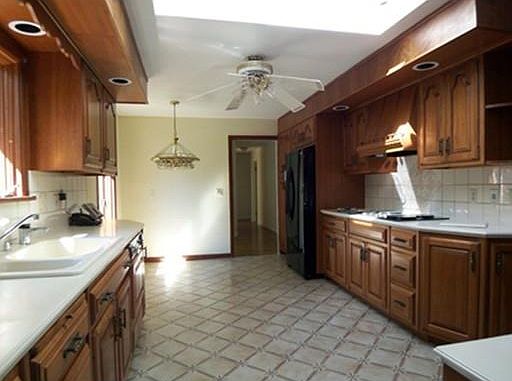 3rd image of 166 Cooley Dr
