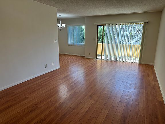 2nd image of 1411 N Poinsettia Pl #301