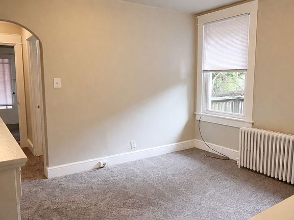 3rd image of 219-221 N Mulberry St #2